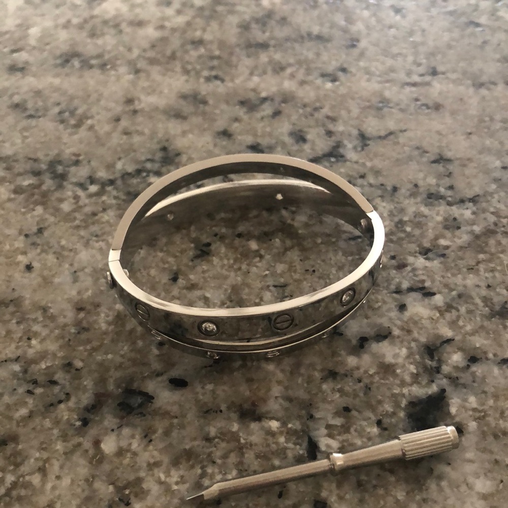 Silver brand new bracelet